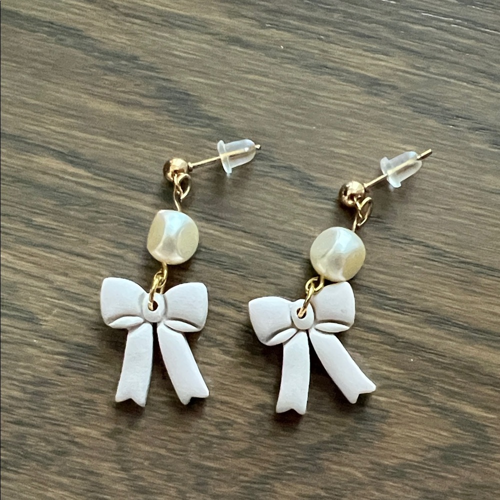 Chic Bow Drop Earrings with Gold Details
